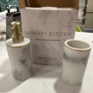 Sunday Marble Resin Bathroom Set - White and Gold